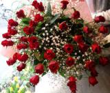 深紅のバラの花束